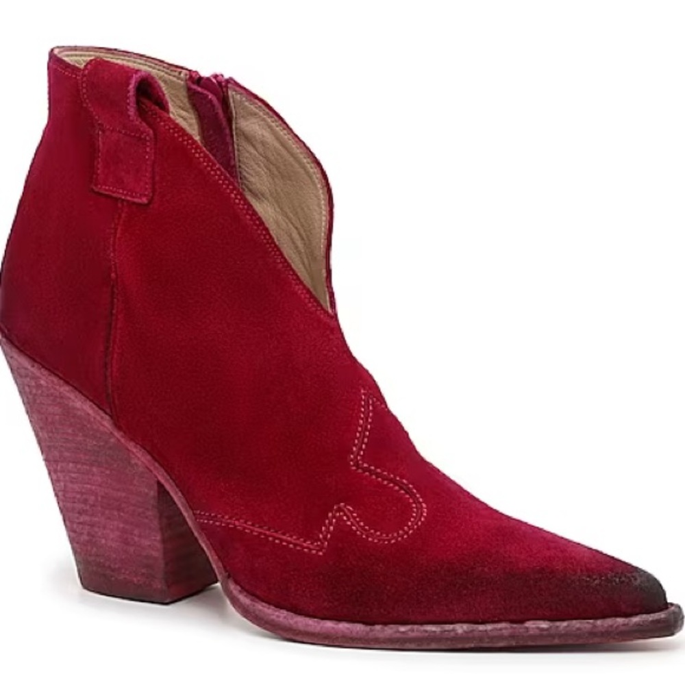 NWT Vince Camuto Prensten Bootie, Size 7M